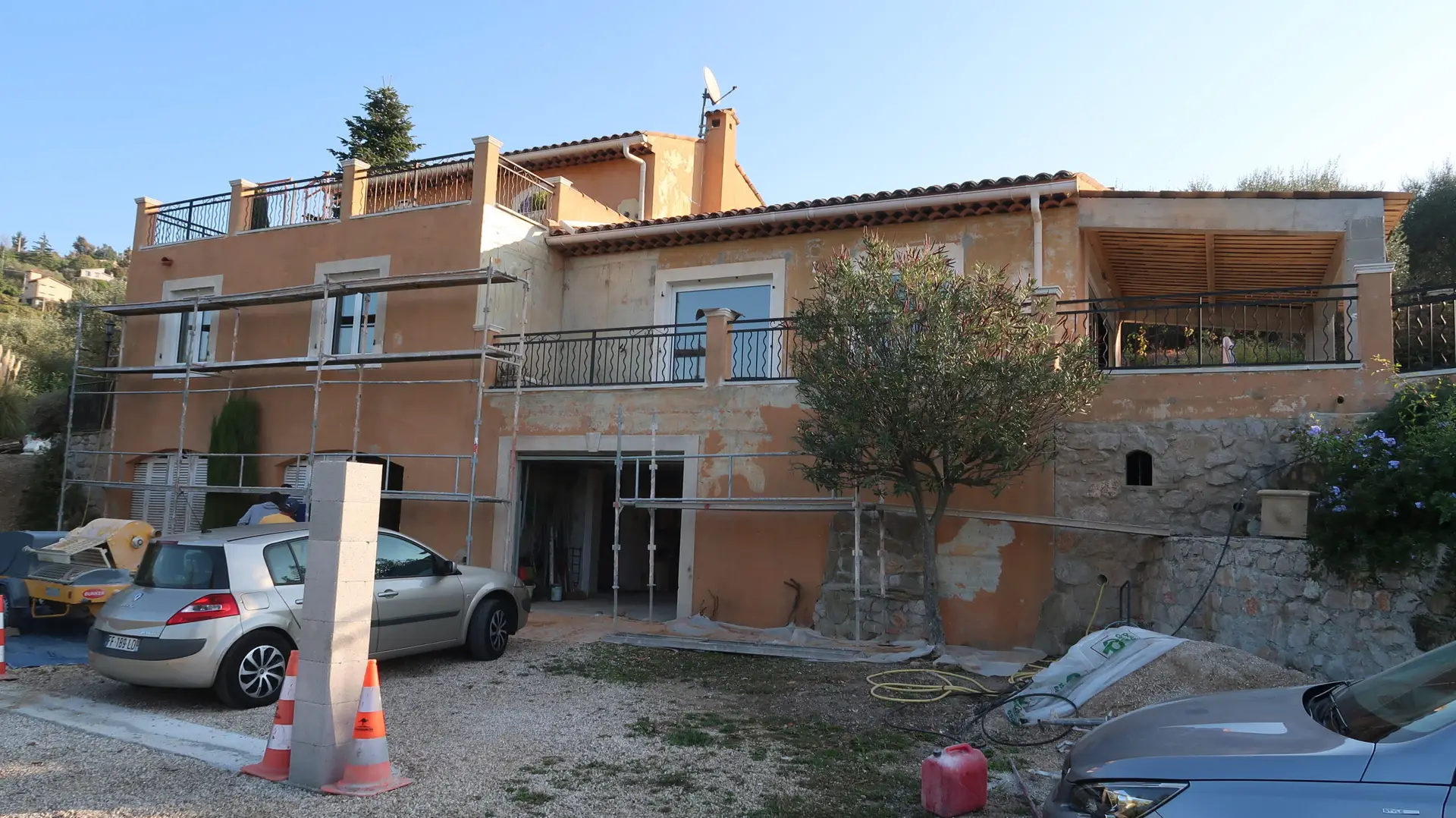 Enduit PRB projeté finition taloché fin contes dans le 06